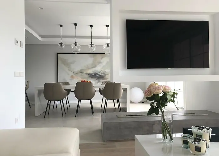 Modern Apartment Puente Romano